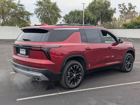 Used 2025 Chevrolet Traverse LT w/ Sun and Wheel Package image 6