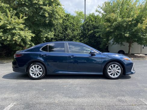 Used 2021 Toyota Camry LE FWD image 10