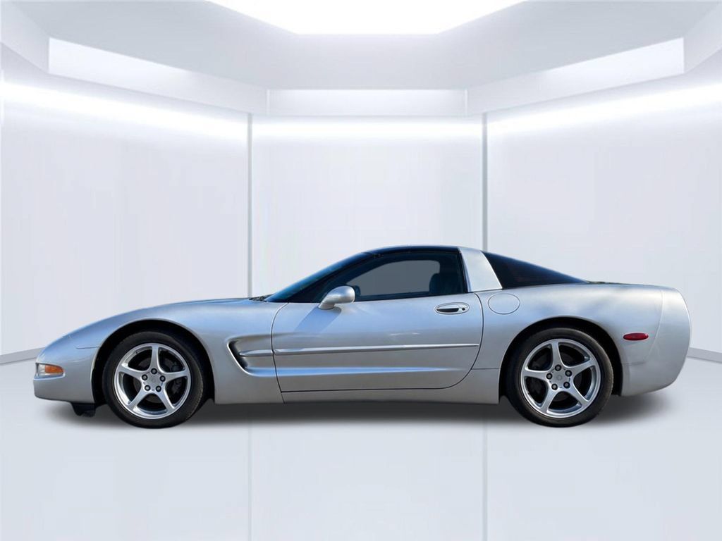 Used 2001 Chevrolet Corvette Coupe w/ Preferred Equipment Group2 RWD image 2