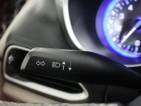 Used 2023 Chrysler Pacifica Touring-L FWD image 41