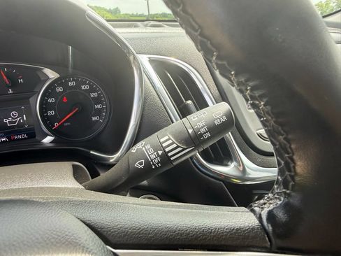 Used 2023 Chevrolet Equinox LT FWD image 33