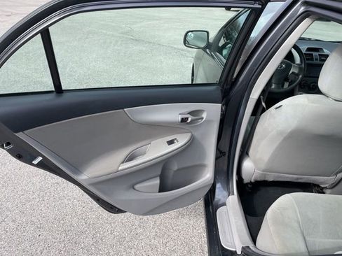 Used 2013 Toyota Corolla LE image 43