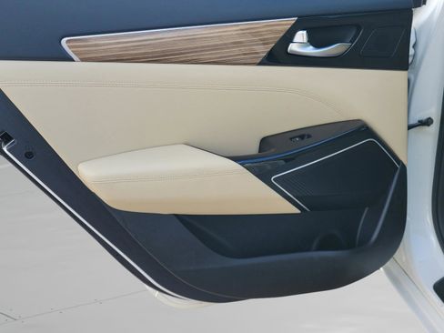 Used 2017 Kia Cadenza Technology image 30