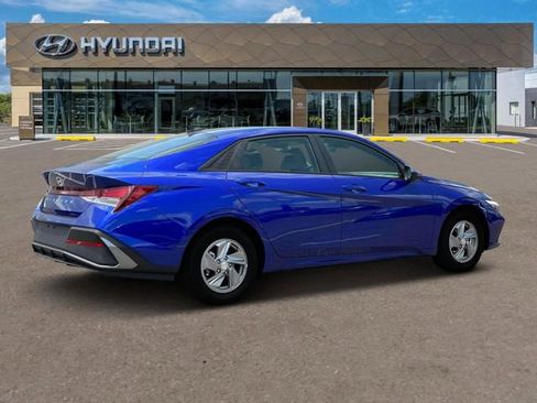 New 2025 Hyundai Elantra SE image 9