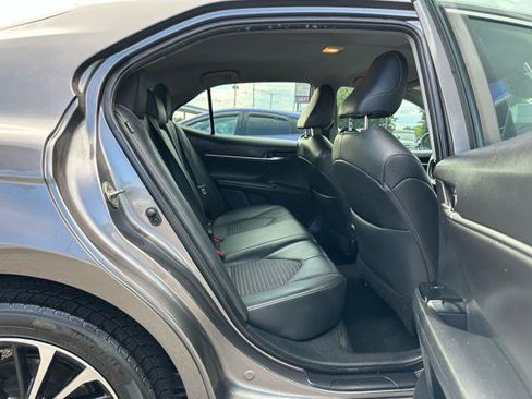 Used 2019 Toyota Camry SE FWD image 16