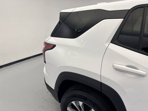 Used 2025 Chevrolet Equinox LT AWD/4WD image 22