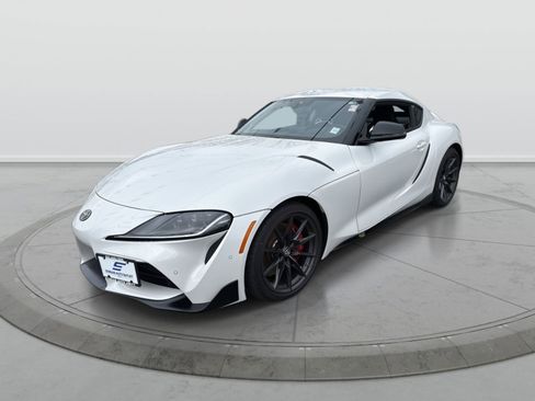 Used 2025 Toyota Supra Premium w/ Driver Assist Package image 3