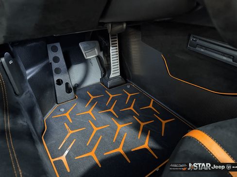 Used 2021 Lamborghini Aventador SVJ AWD/4WD image 27