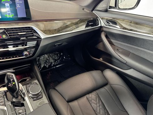 Used 2023 BMW 540i w/ Premium Package RWD image 22