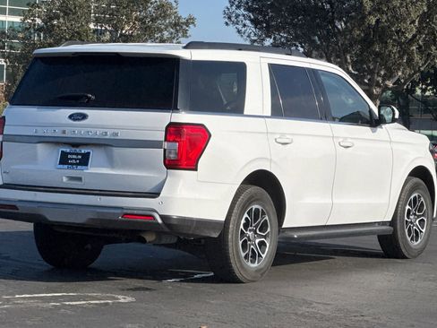 Used 2024 Ford Expedition XLT image 4