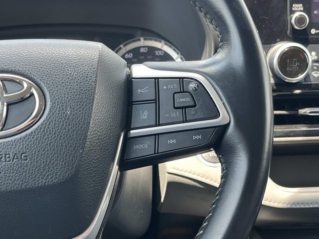 Used 2022 Toyota Highlander LE AWD/4WD image 33