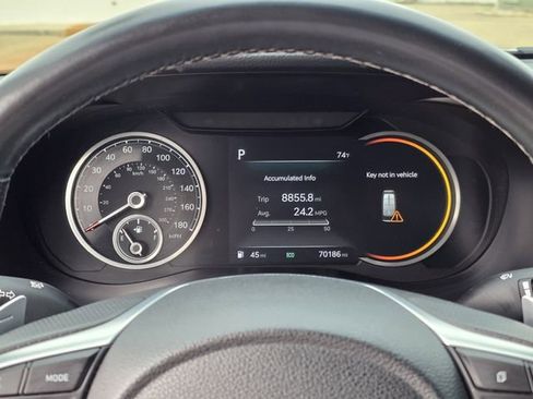 Used 2023 Genesis G70 2.0T image 12