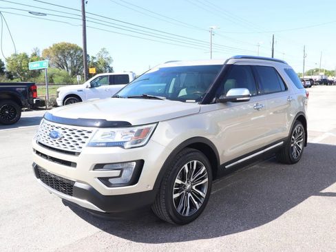 Used 2017 Ford Explorer Platinum image 5