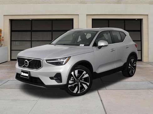 Certified 2023 Volvo XC40 B5 Ultimate w/ Protection Package Premier AWD/4WD image 3