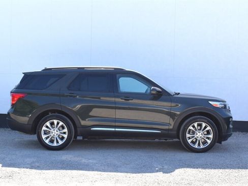 Used 2024 Ford Explorer XLT w/ Equipment Group 202A AWD/4WD image 6