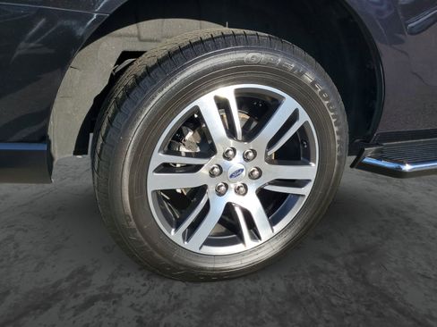 Used 2022 Ford Expedition XLT image 5