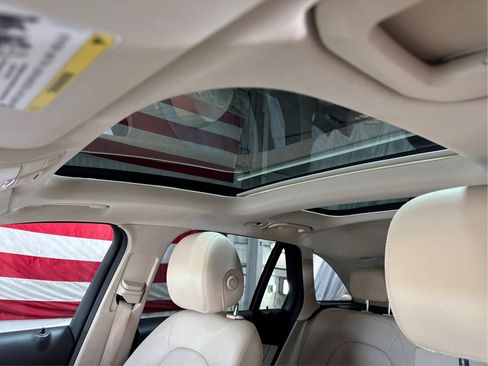 Used 2019 Mercedes-Benz GLC 300 4MATIC w/ Premium Package image 19