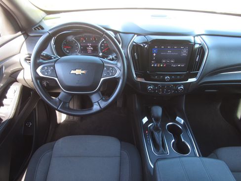 Used 2023 Chevrolet Traverse LT AWD/4WD image 17