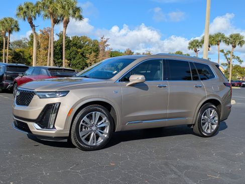 Used 2022 Cadillac XT6 Premium Luxury image 3