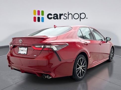 Used 2024 Toyota Camry SE image 5