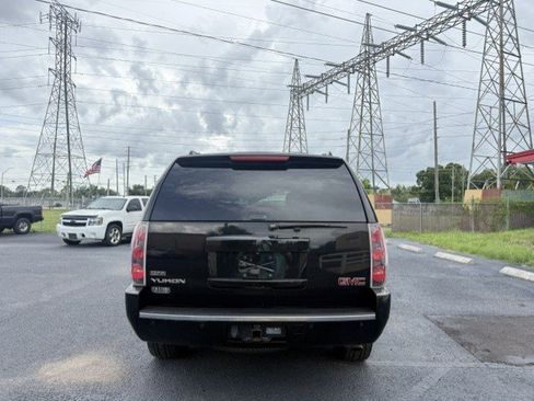 Used 2012 GMC Yukon Denali RWD image 5