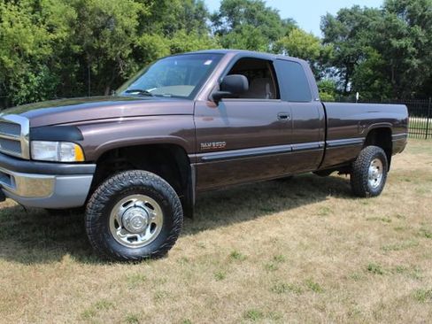 Used 1998 Dodge Ram 2500 Truck 4x4 Quad Cab image 1