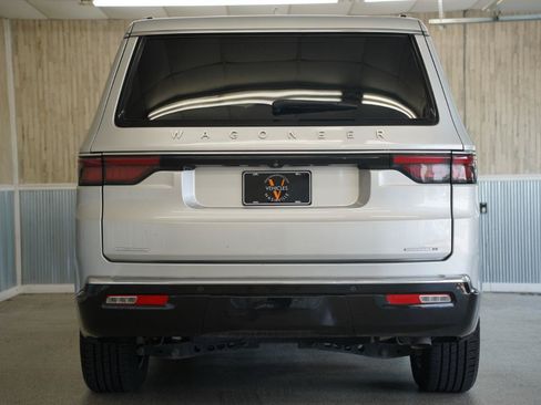 Used 2022 Jeep Wagoneer Series III w/ Convenience Group I AWD/4WD image 9