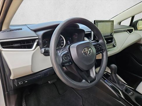 Used 2021 Toyota Corolla LE image 10
