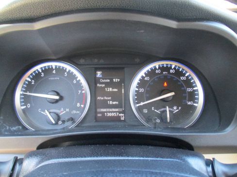 Used 2017 Toyota Highlander XLE FWD image 16