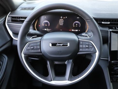 New 2025 Jeep Grand Cherokee Altitude image 20