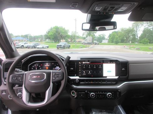 New 2026 GMC Sierra 2500 SLT w/ SLT Premium Package AWD/4WD image 18