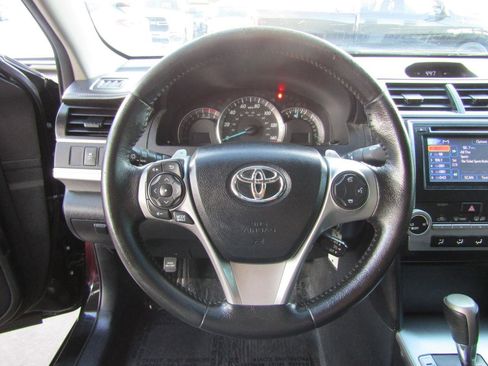 Used 2013 Toyota Camry L image 14