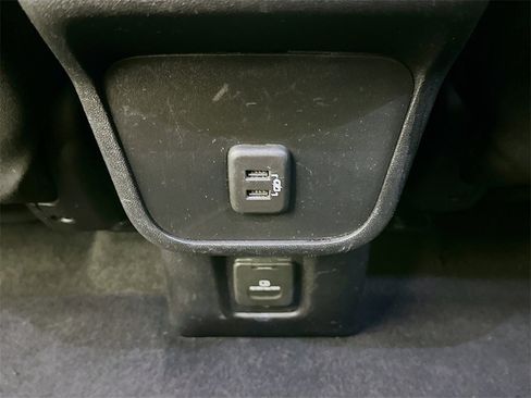 Used 2019 Chevrolet Equinox LT w/ Sun & Navigation Package image 27