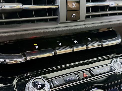 Used 2021 Lincoln Corsair Reserve image 19