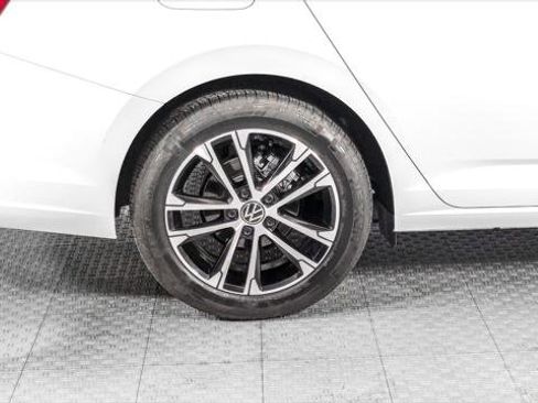 Used 2025 Volkswagen Jetta Sport image 31