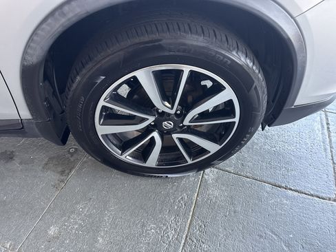 Used 2018 Nissan Rogue SL w/ Premium Package AWD/4WD image 12