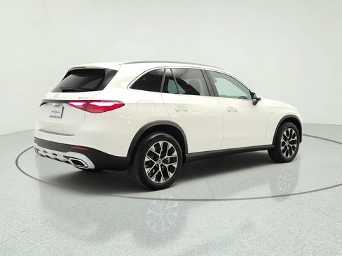 Used 2025 Mercedes-Benz GLC 350e 4MATIC image 5
