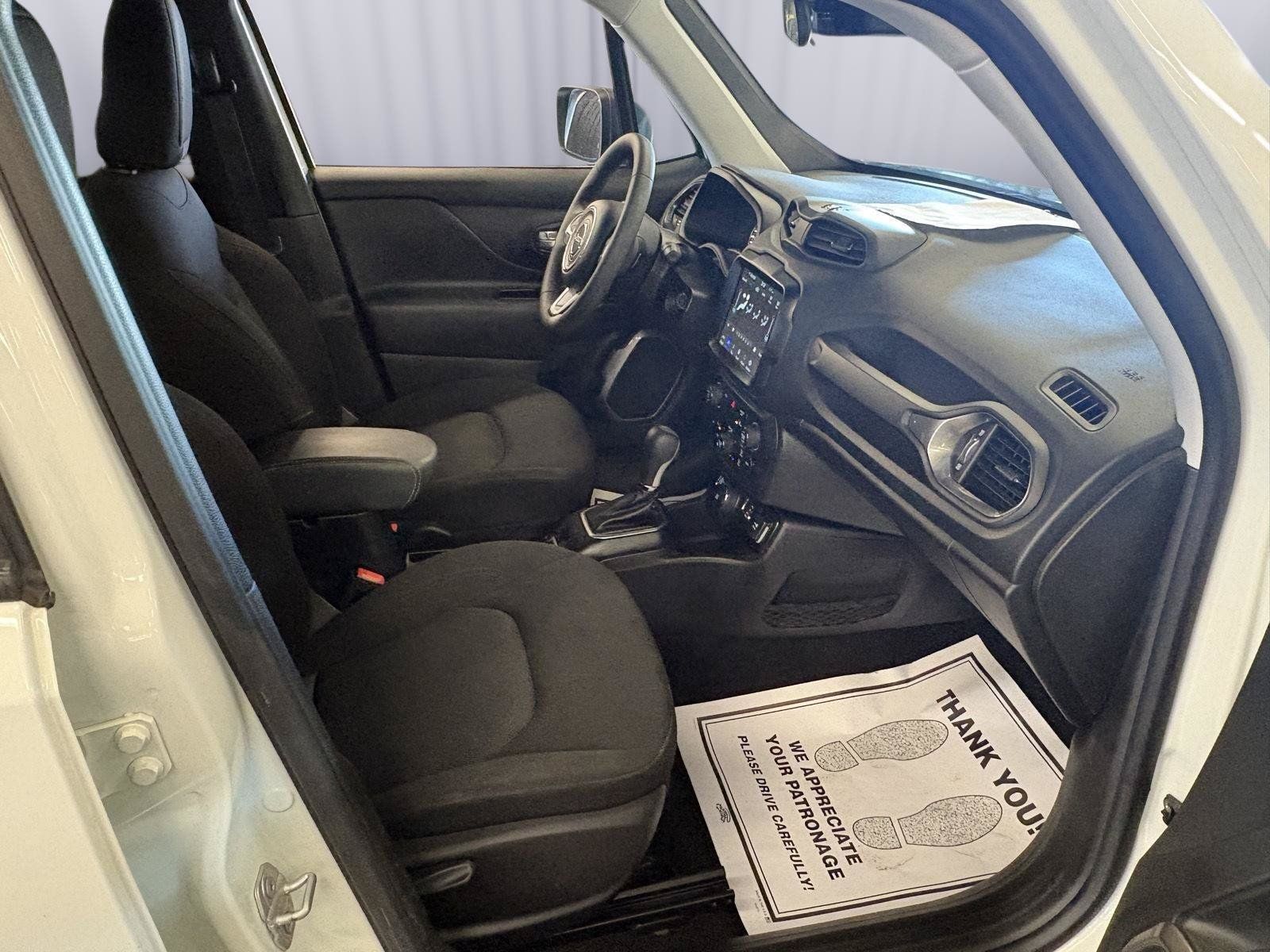 Used 2023 Jeep Renegade Latitude AWD/4WD image 16