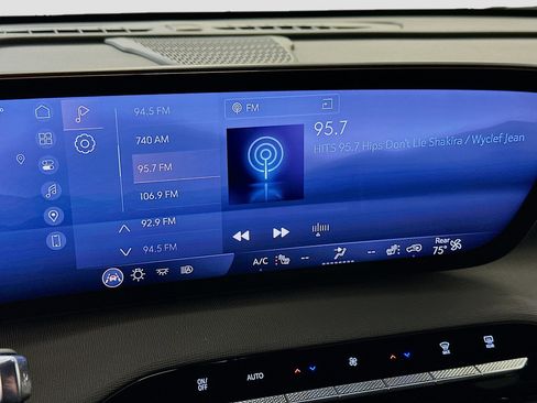 Used 2025 Buick Enclave Preferred image 21