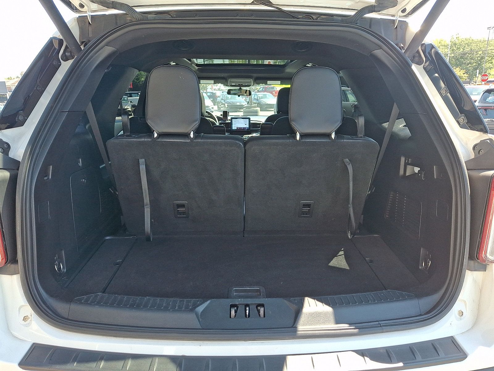 Used 2020 Ford Explorer XLT w/ Equipment Group 202A AWD/4WD image 30