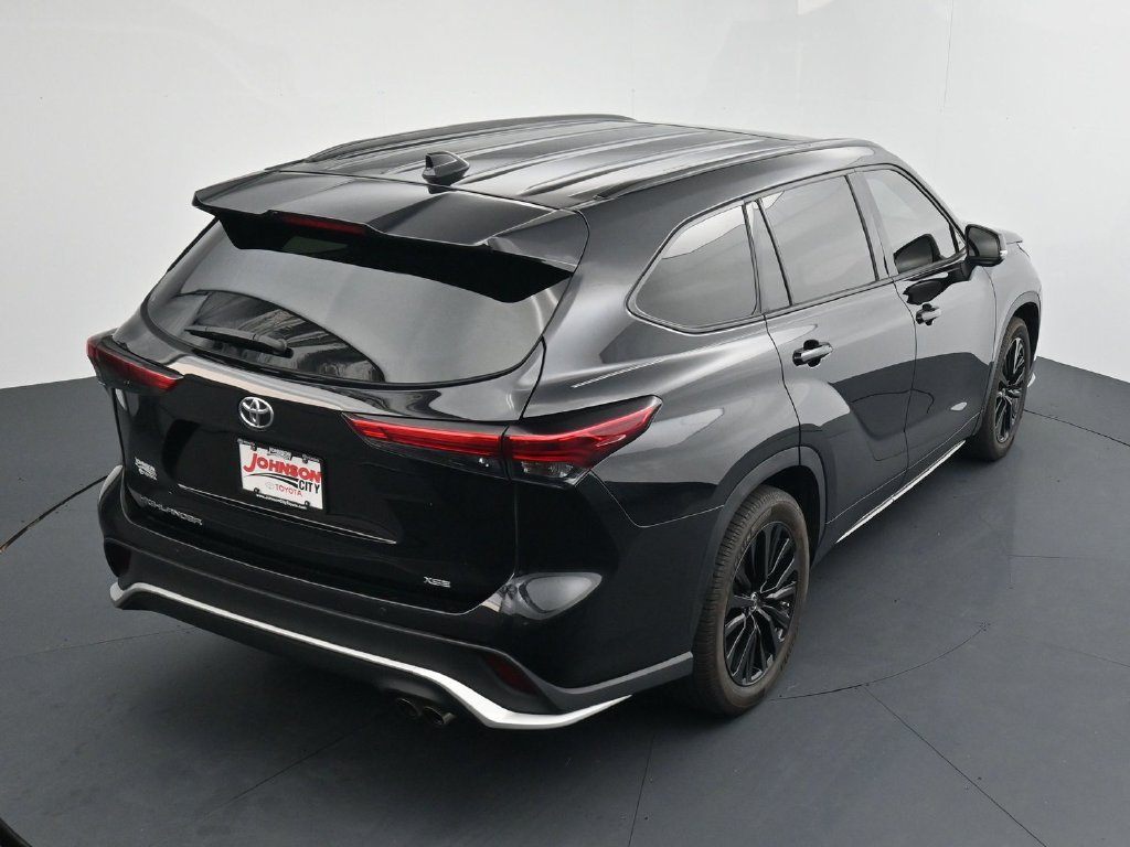 Used 2023 Toyota Highlander XSE FWD image 29