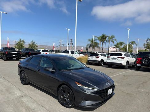 Used 2023 Hyundai Elantra SEL FWD image 2