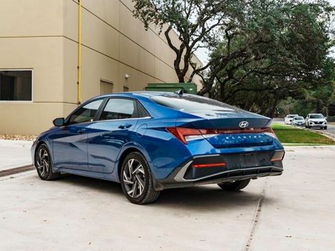 Used 2024 Hyundai Elantra SEL w/ Convenience Package image 4
