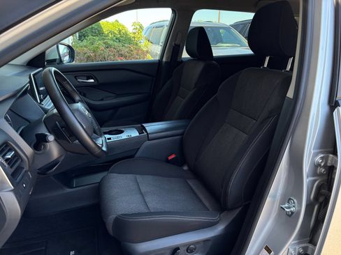 Used 2025 Nissan Rogue SV FWD image 38