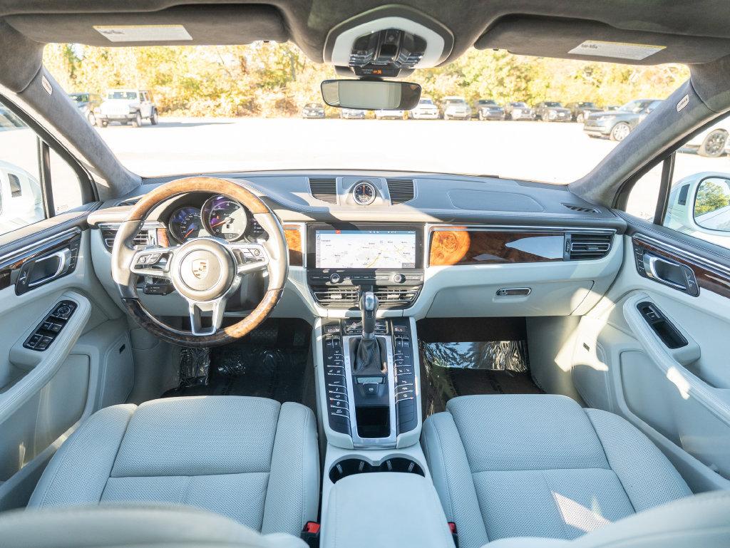 Used 2021 Porsche Macan Turbo AWD/4WD image 17