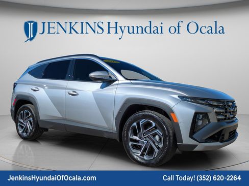 Certified 2025 Hyundai Tucson Limited AWD/4WD image 1