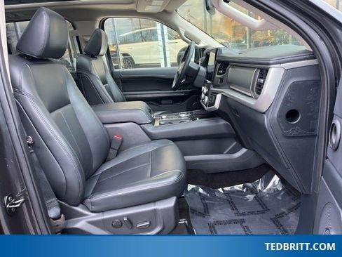 Used 2022 Ford Expedition XLT image 22