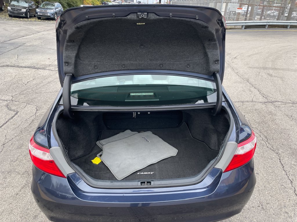 Used 2016 Toyota Camry LE FWD image 13