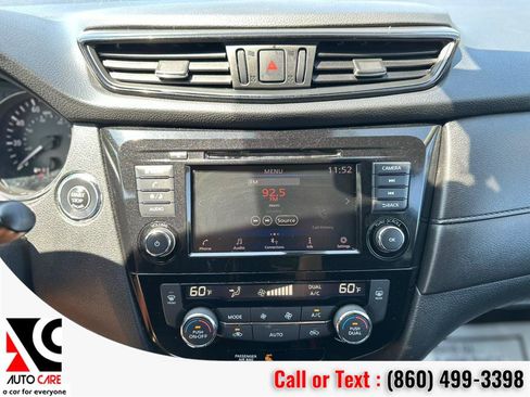 Used 2020 Nissan Rogue SV image 23