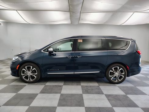 Used 2024 Chrysler Pacifica Pinnacle FWD image 5